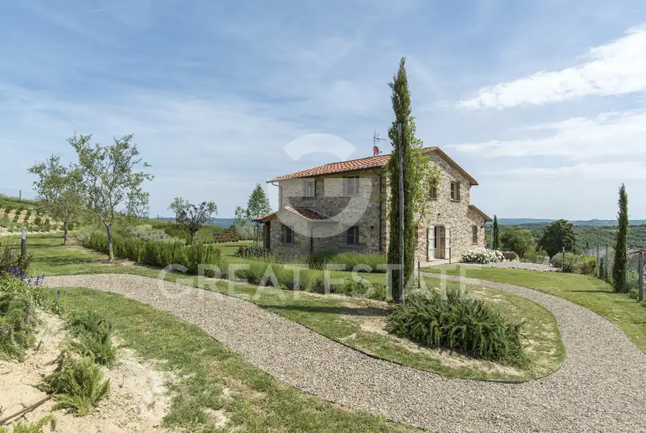 House 320m² in Italy, Terney. Priced at 1100000€ rent photo-5