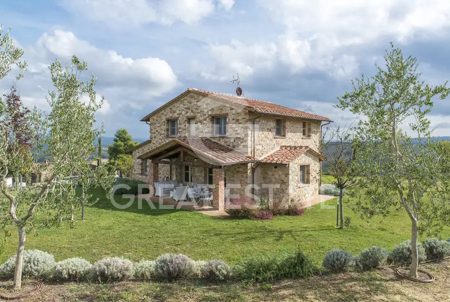 House 320m² in Italy, Terney. Priced at 1100000€ rent photo-8