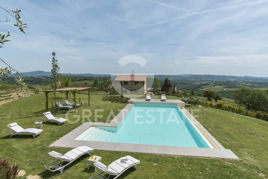House 320m² in Italy, Terney. Priced at 1100000€ rent photo-3