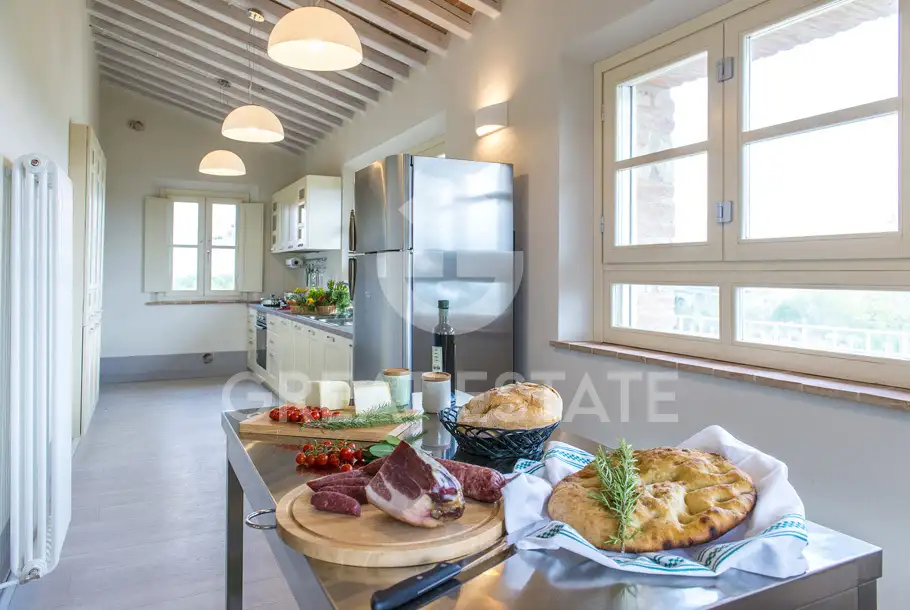 House 320m² in Italy, Terney. Priced at 1100000€ rent photo-13