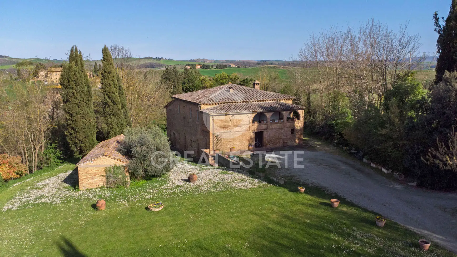 House 963m² in Italy, Siena. Priced at 1300000€ rent photo-1