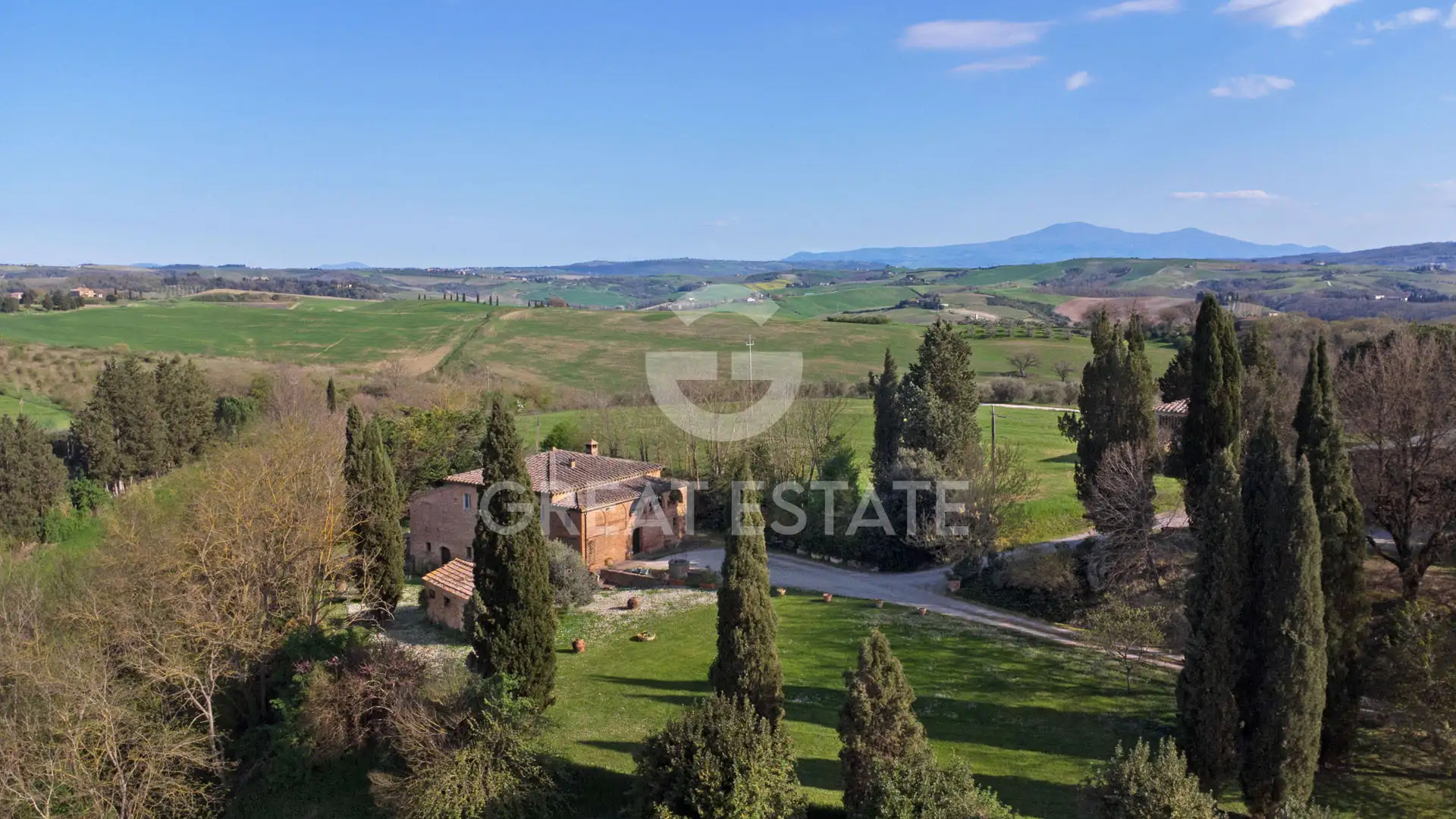 House 963m² in Italy, Siena. Priced at 1300000€ rent photo-2