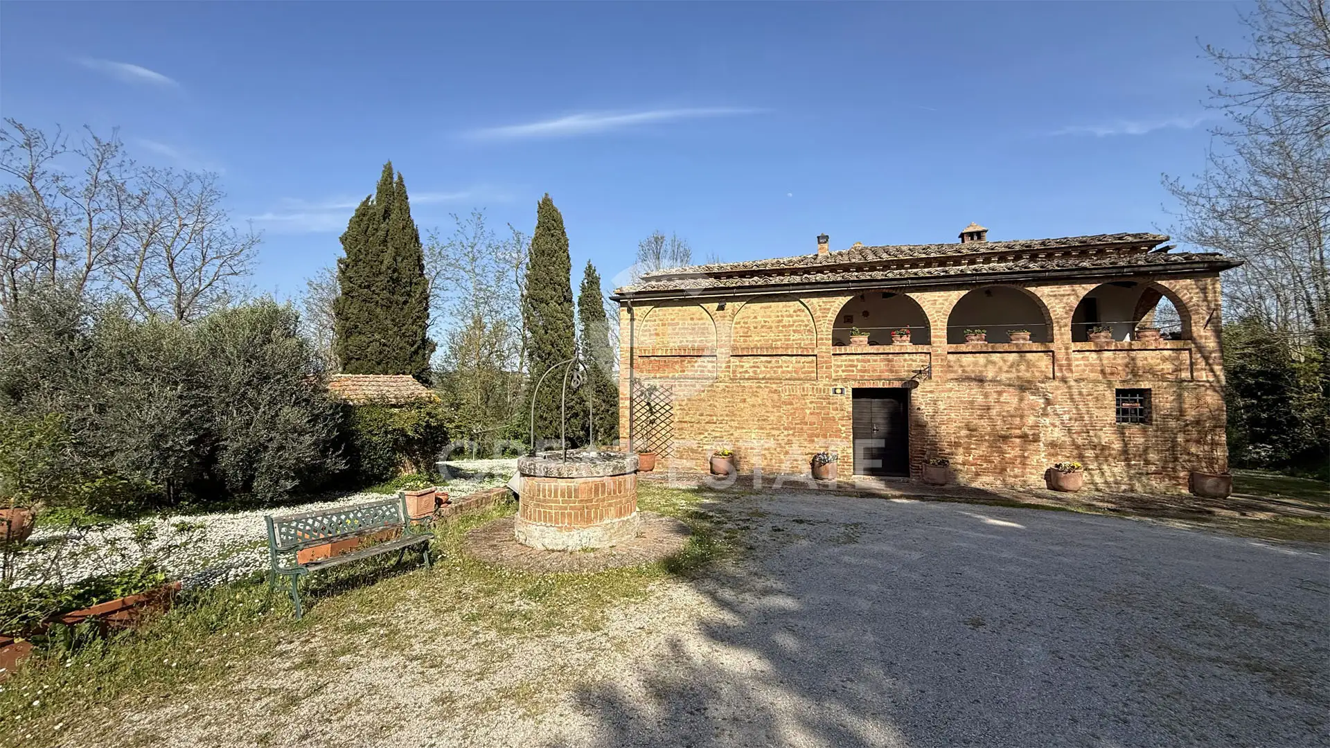 House 963m² in Italy, Siena. Priced at 1300000€ rent photo-3