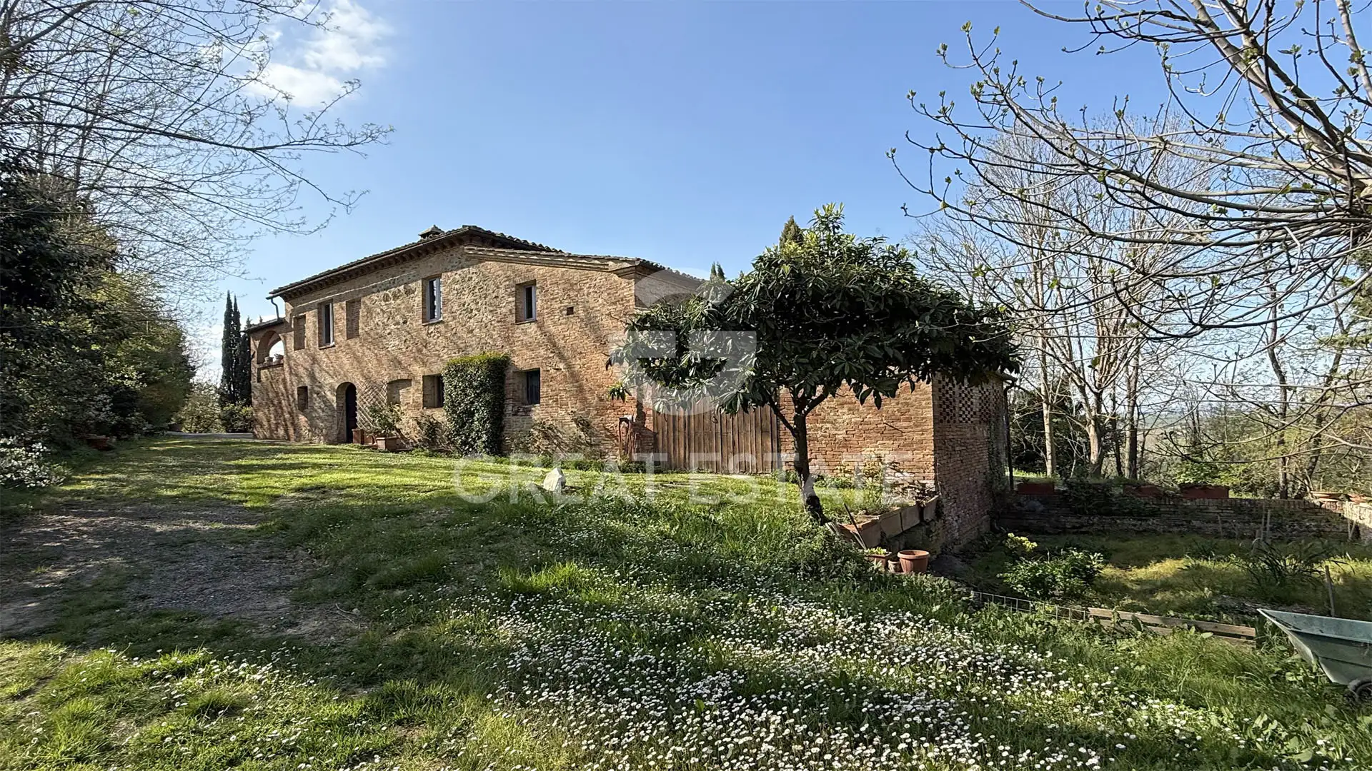 House 963m² in Italy, Siena. Priced at 1300000€ rent photo-7