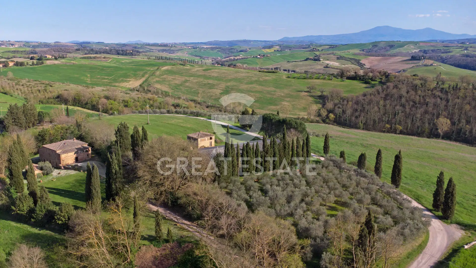 House 963m² in Italy, Siena. Priced at 1300000€ rent photo-8
