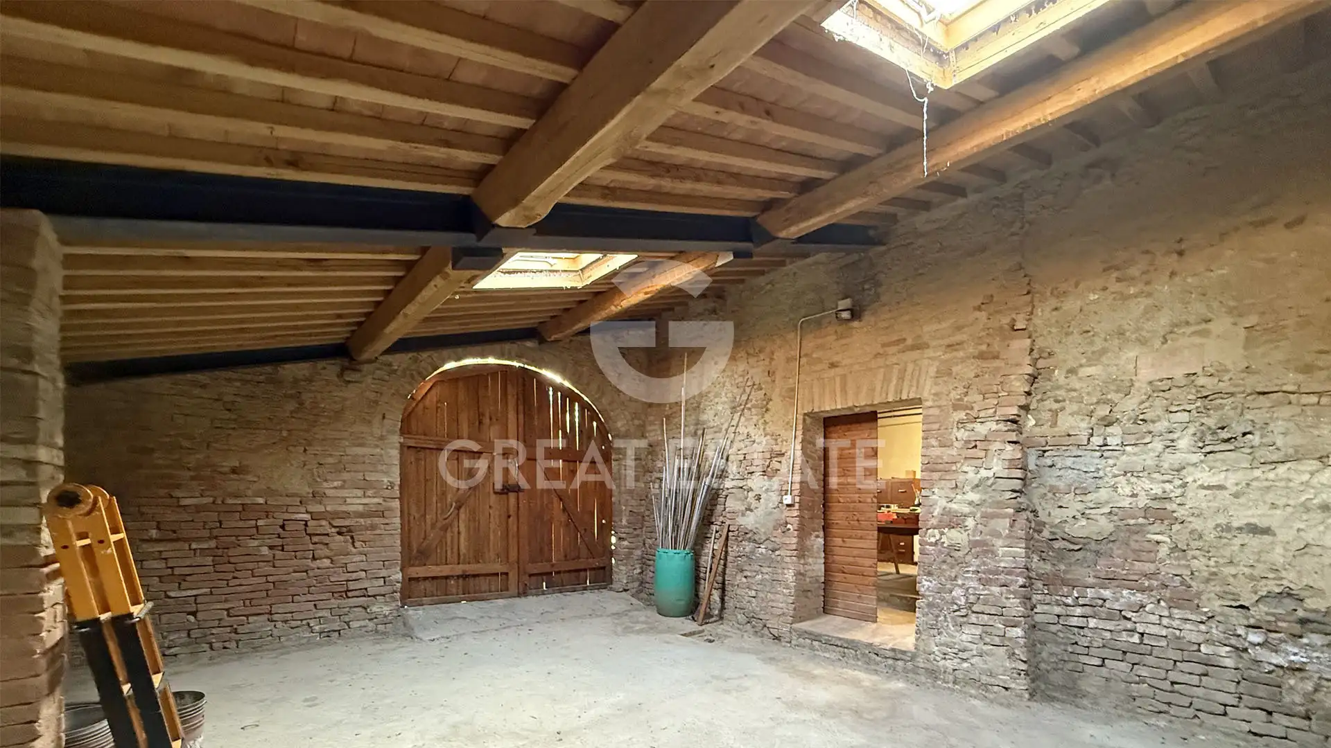 House 963m² in Italy, Siena. Priced at 1300000€ rent photo-14