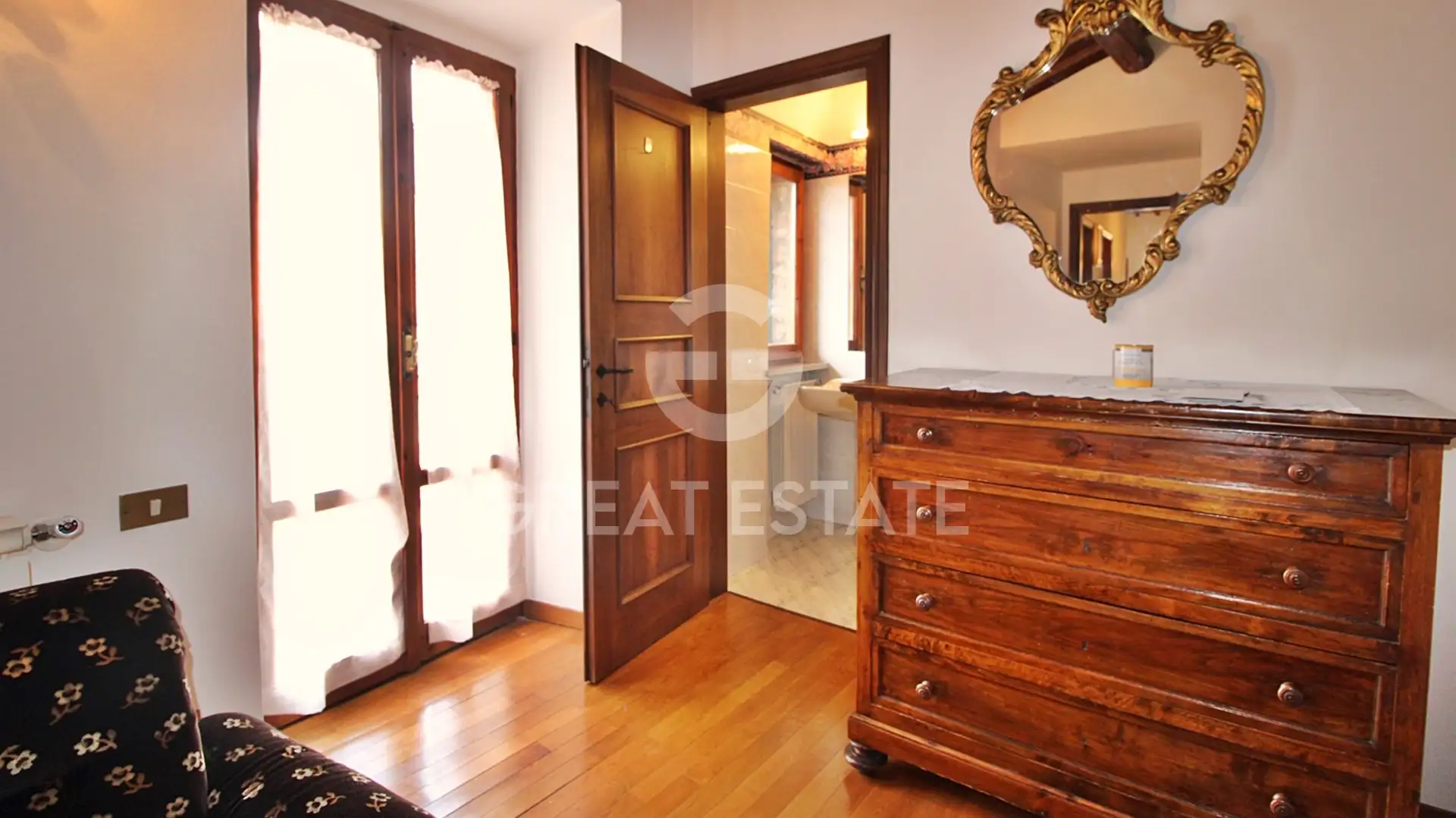Flat 265m² in Italy, Perugia. Priced at 425000€ rent photo-13