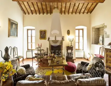 Buy in Italy for 425000€