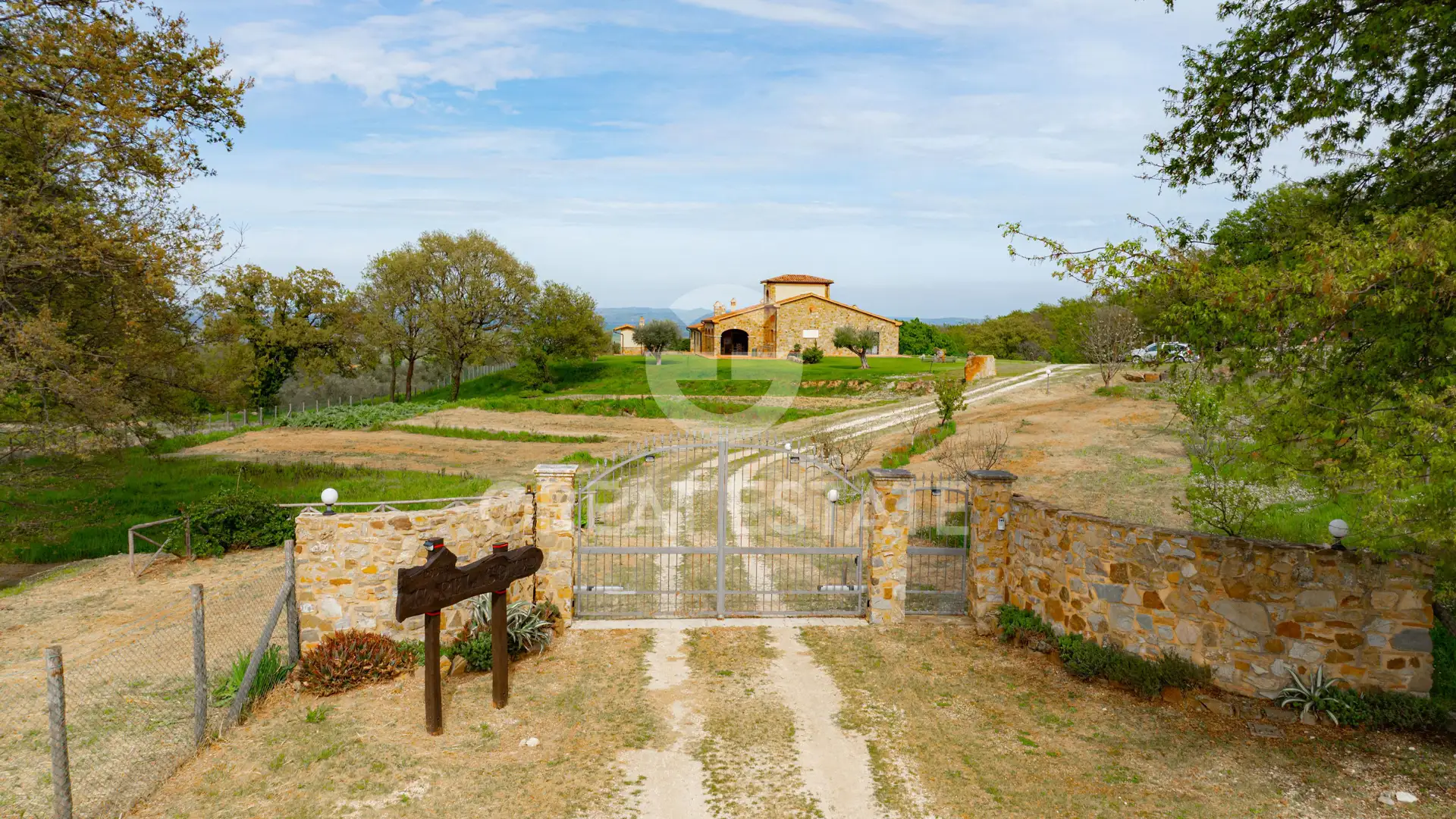 House 919m² in Italy, Grosseto. Priced at 1380000€ rent photo-2