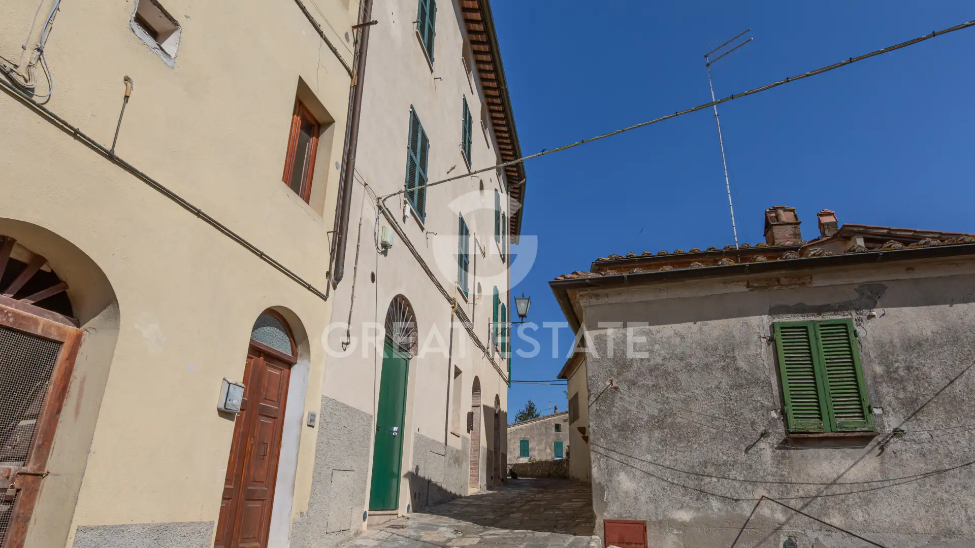 Flat 175m² in Italy, Siena. Priced at 590000€ rent photo-8
