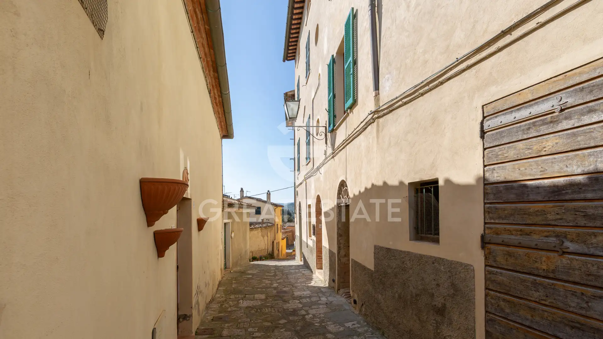 Flat 175m² in Italy, Siena. Priced at 590000€ rent photo-9