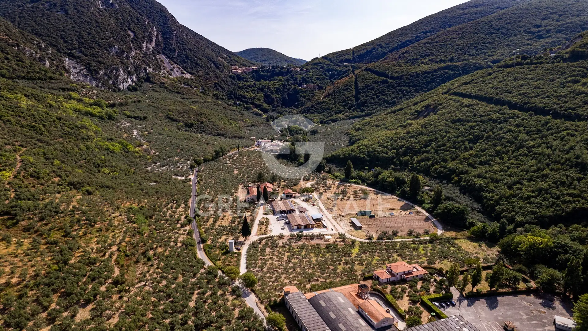 House 1722m² in Italy, Perugia. Priced at 2450000€ rent photo-8