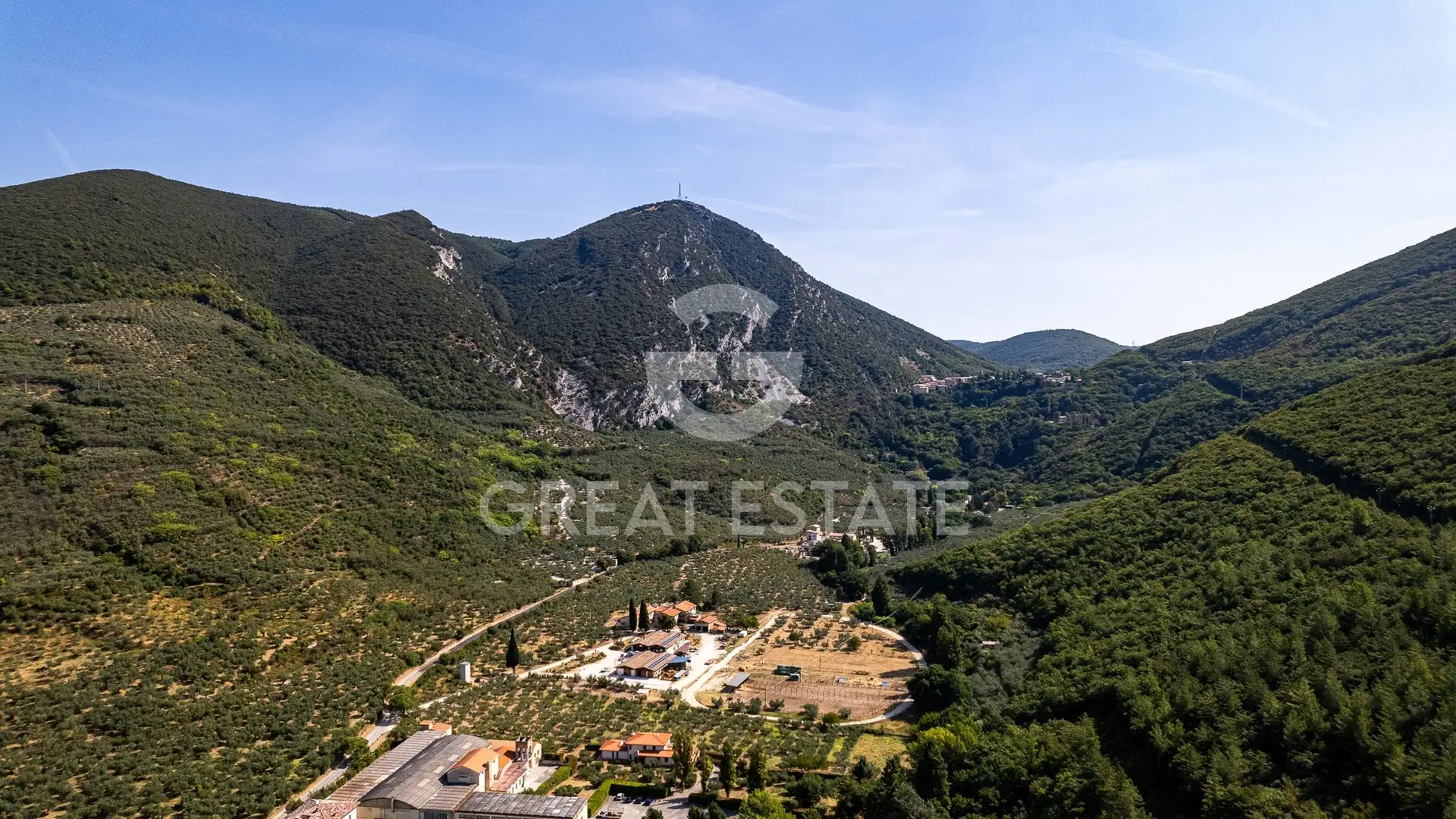 House 1722m² in Italy, Perugia. Priced at 2450000€ rent photo-11