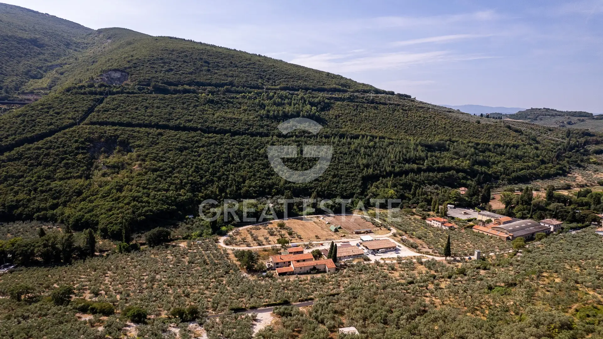 House 1722m² in Italy, Perugia. Priced at 2450000€ rent photo-2