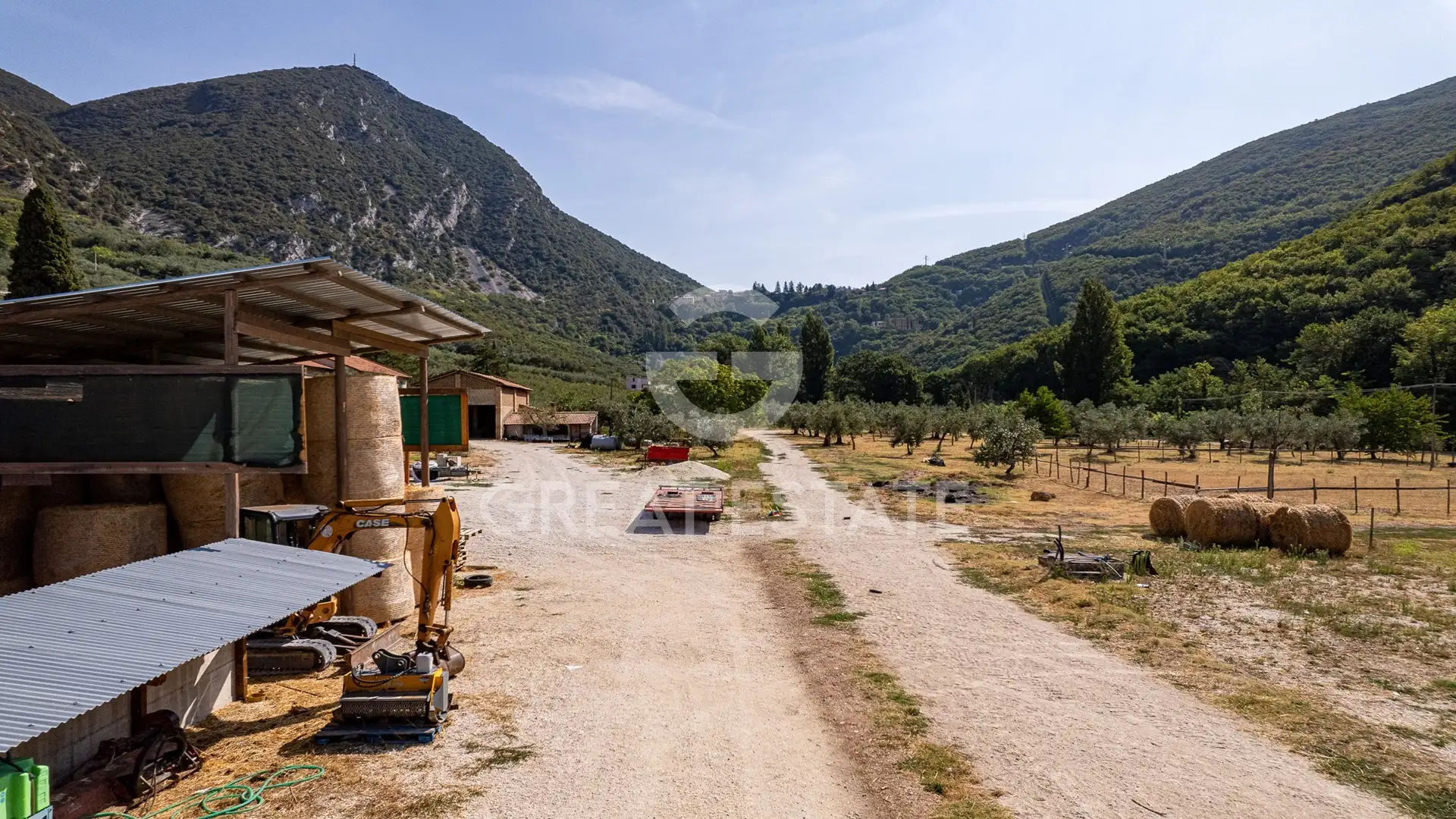 House 1722m² in Italy, Perugia. Priced at 2450000€ rent photo-6