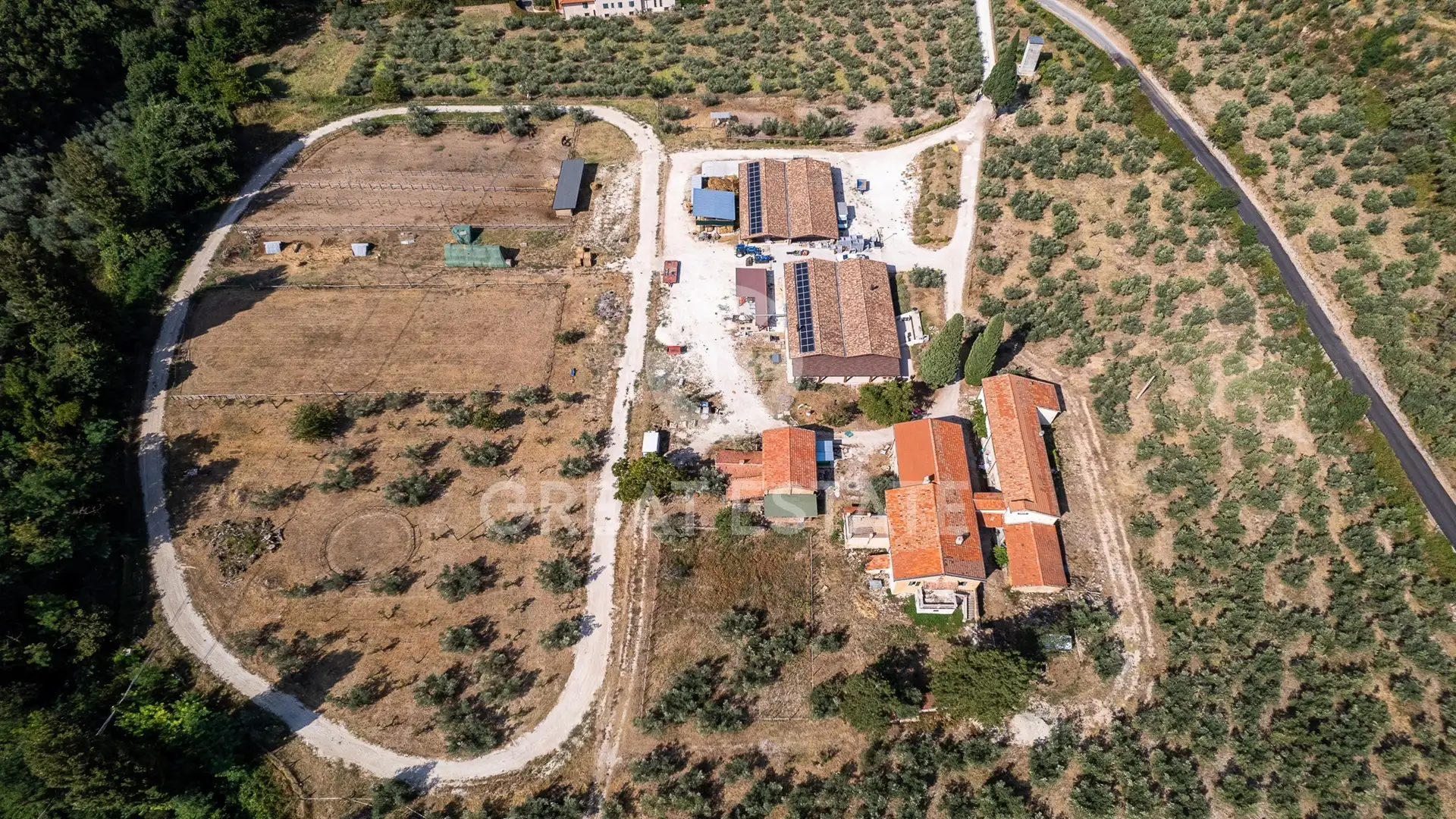 House 1722m² in Italy, Perugia. Priced at 2450000€ rent photo-15