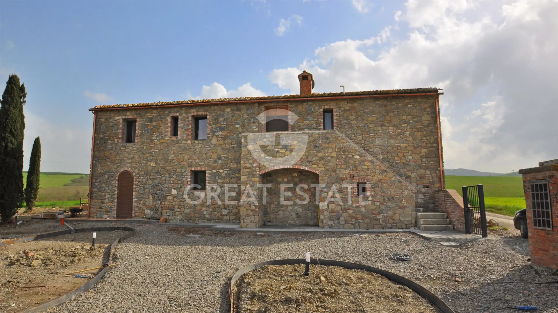 House 500m² in Italy, Siena. Priced at 1290000€ rent photo-2