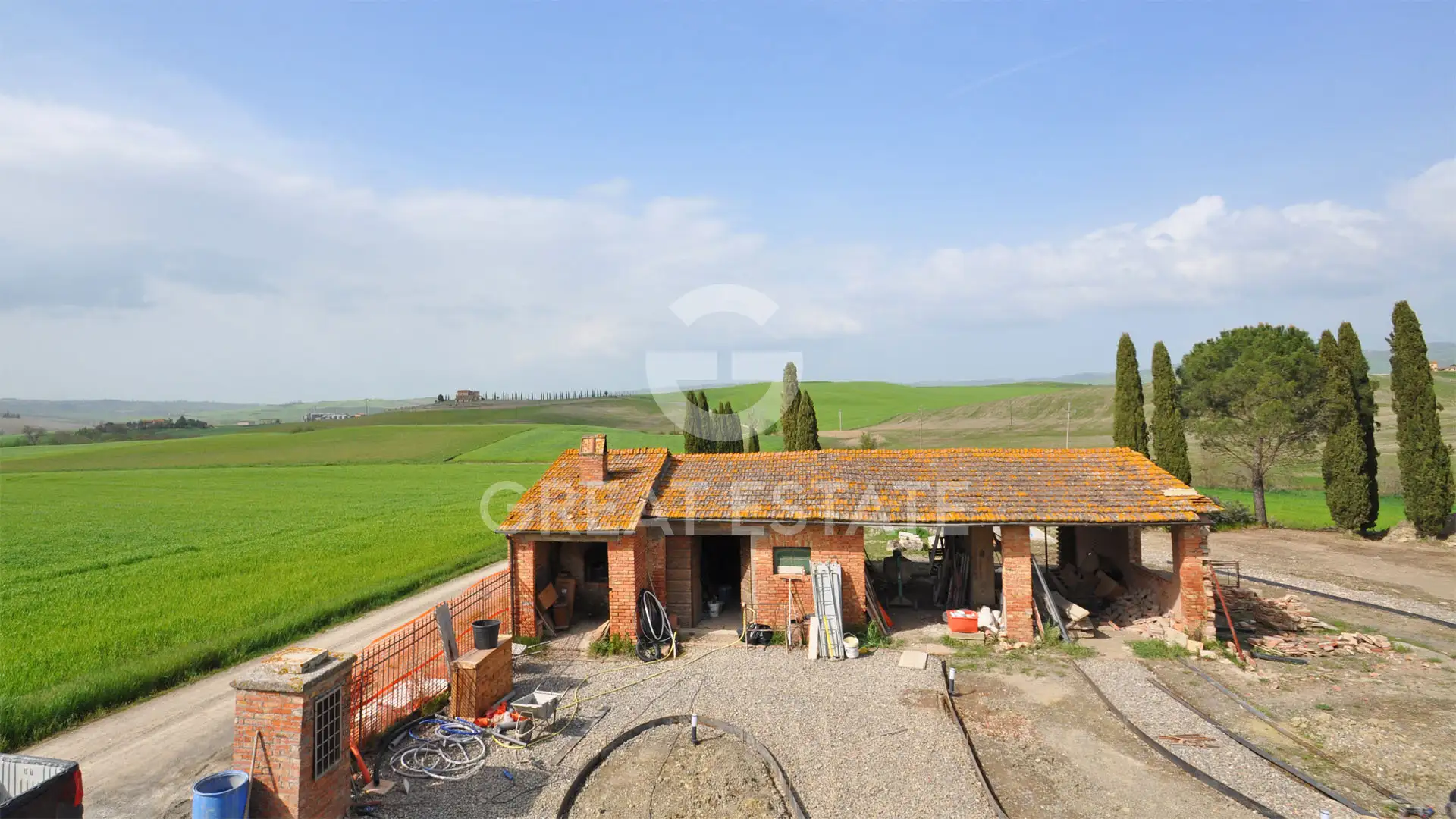House 500m² in Italy, Siena. Priced at 1290000€ rent photo-3