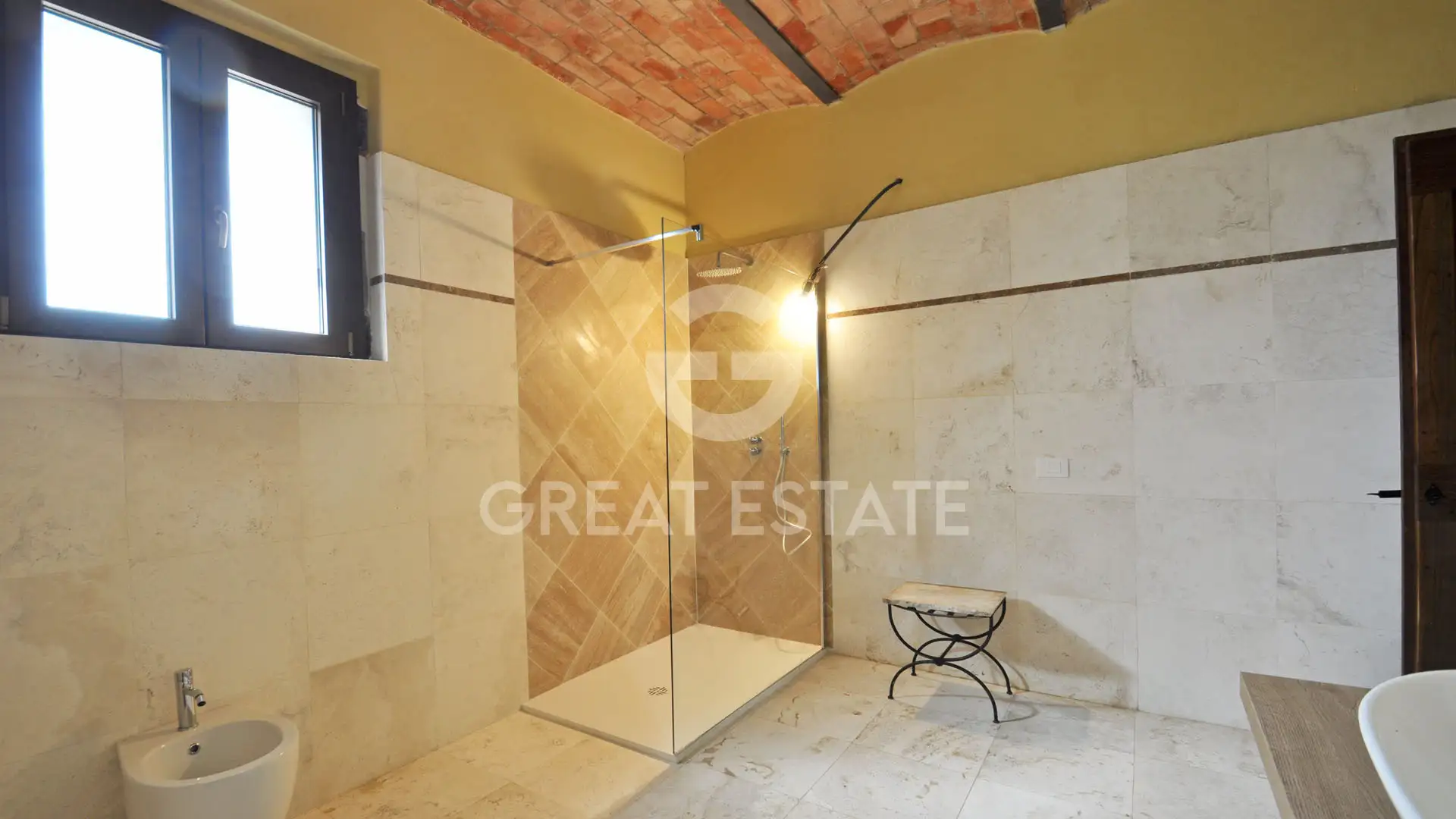 House 500m² in Italy, Siena. Priced at 1290000€ rent photo-11