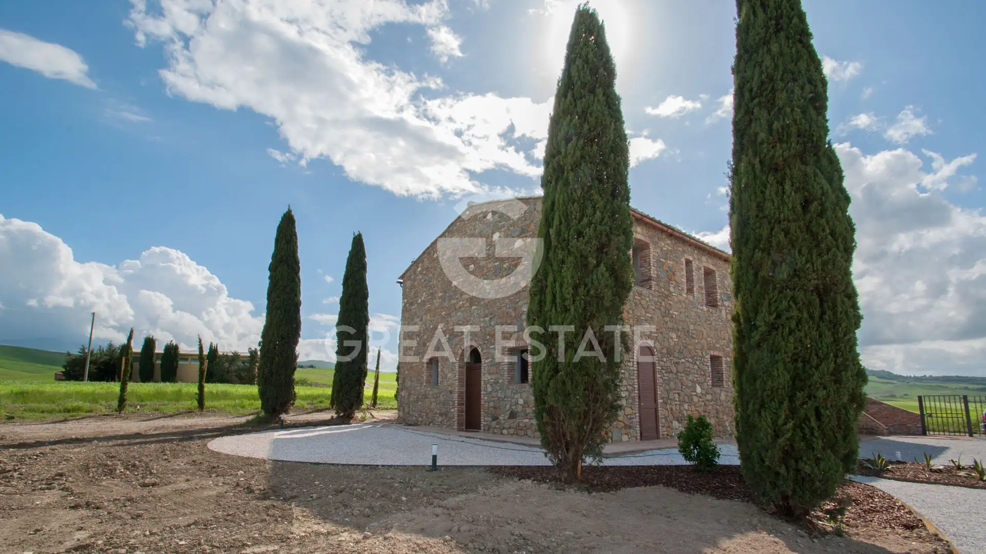 House 500m² in Italy, Siena. Priced at 1290000€ rent photo-3