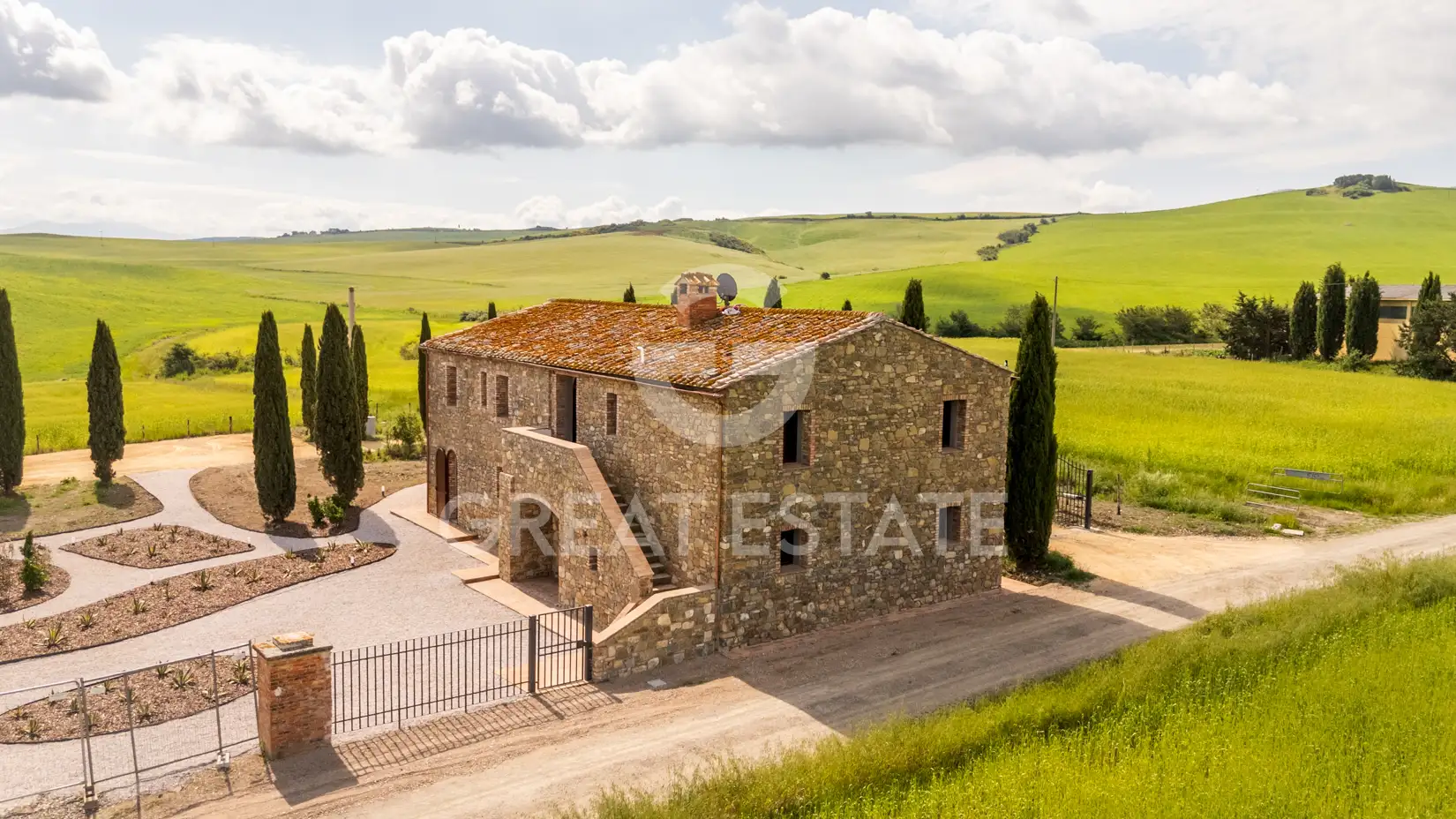 House 500m² in Italy, Siena. Priced at 1290000€ rent photo-1