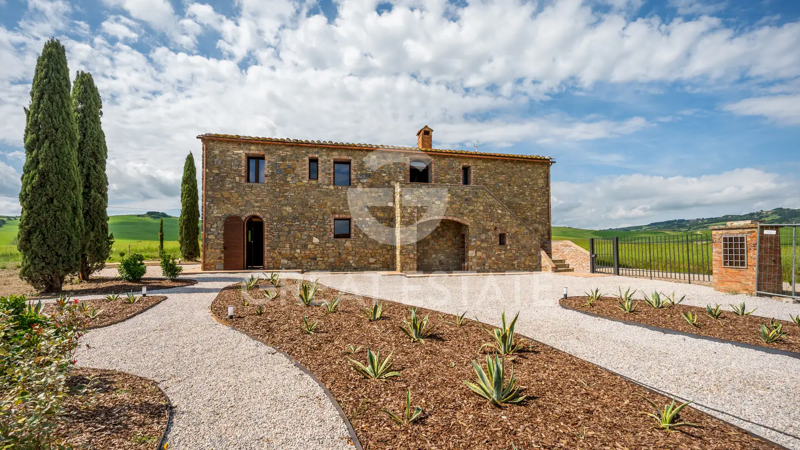 House 500m² in Italy, Siena. Priced at 1290000€ rent photo-2