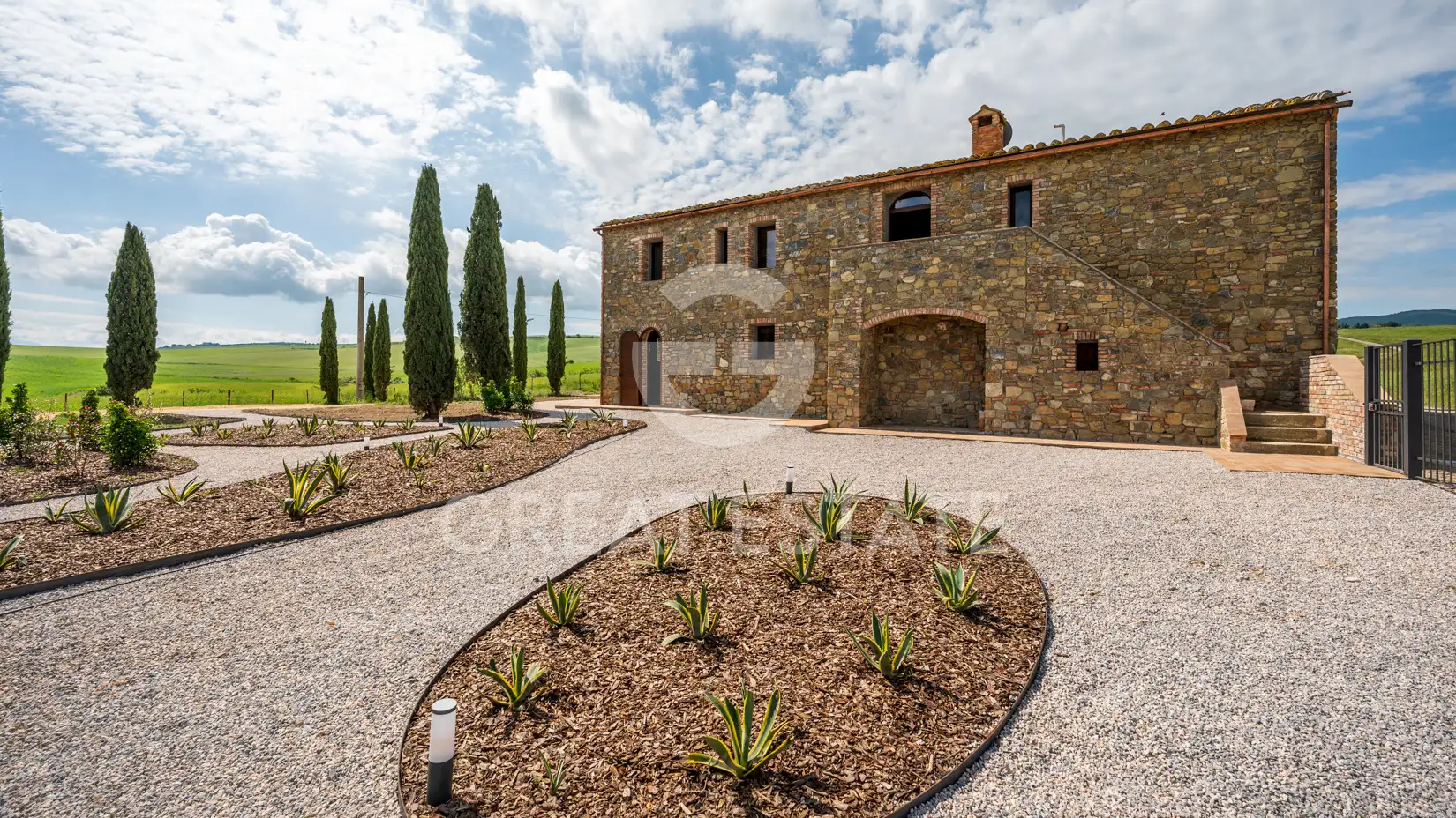 House 500m² in Italy, Siena. Priced at 1290000€ rent photo-3