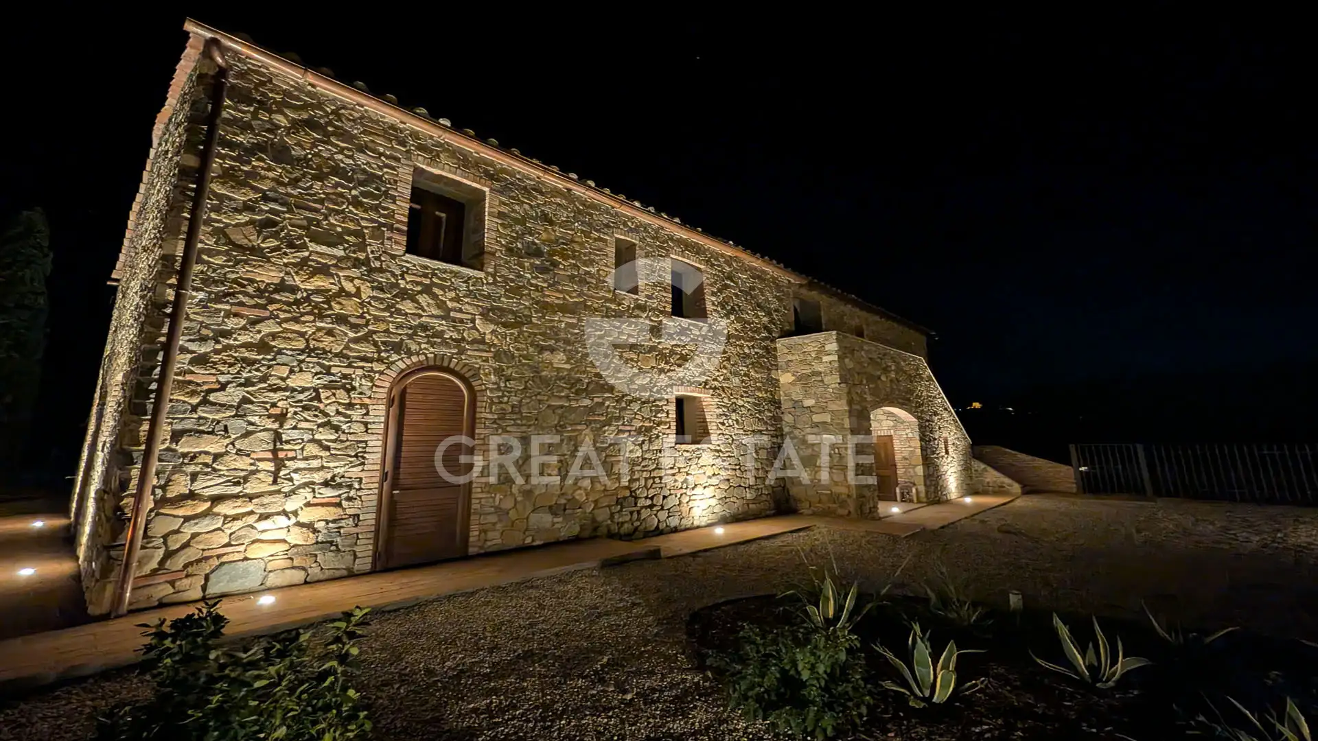 House 500m² in Italy, Siena. Priced at 1290000€ rent photo-13