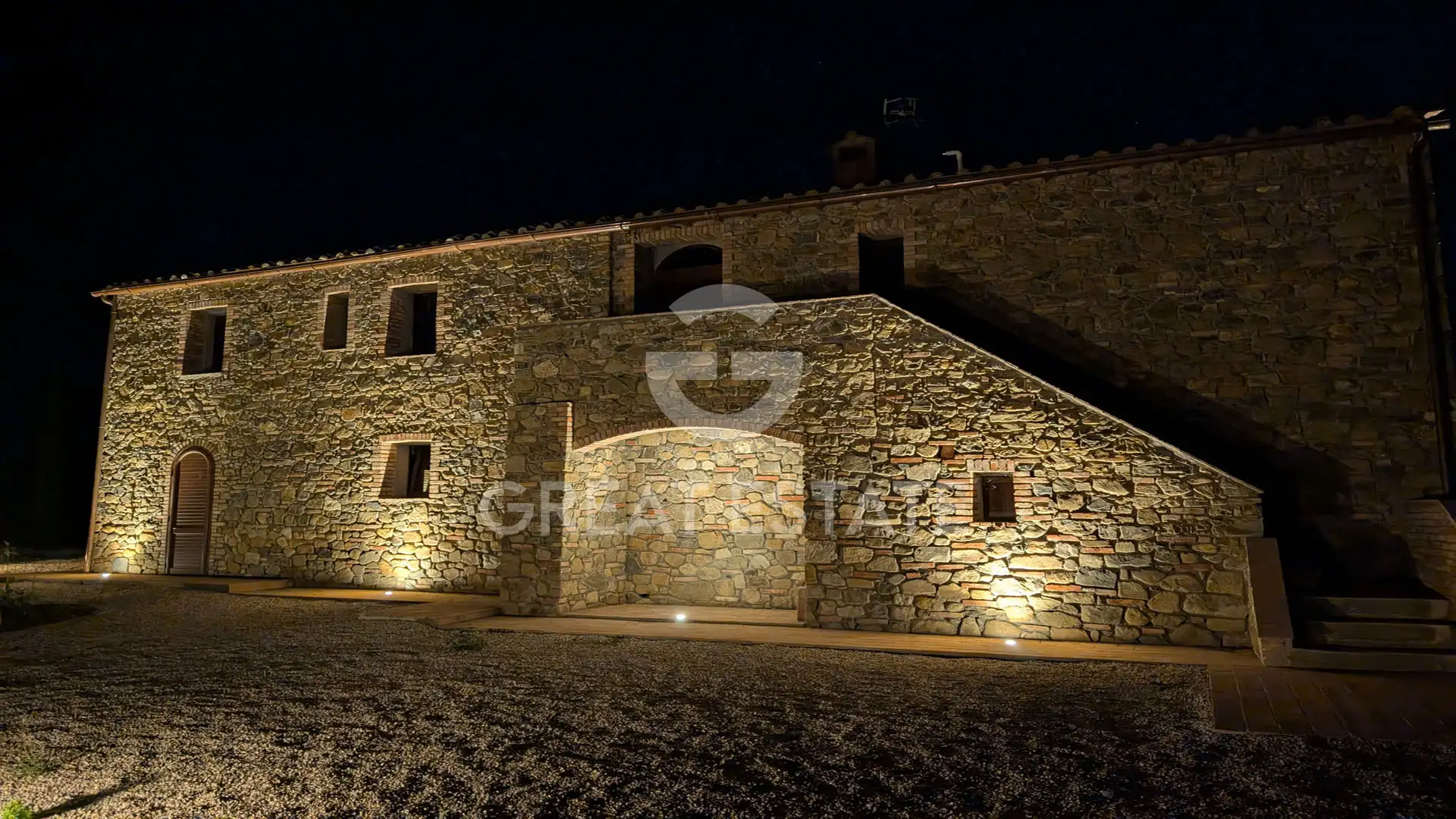 House 500m² in Italy, Siena. Priced at 1290000€ rent photo-14