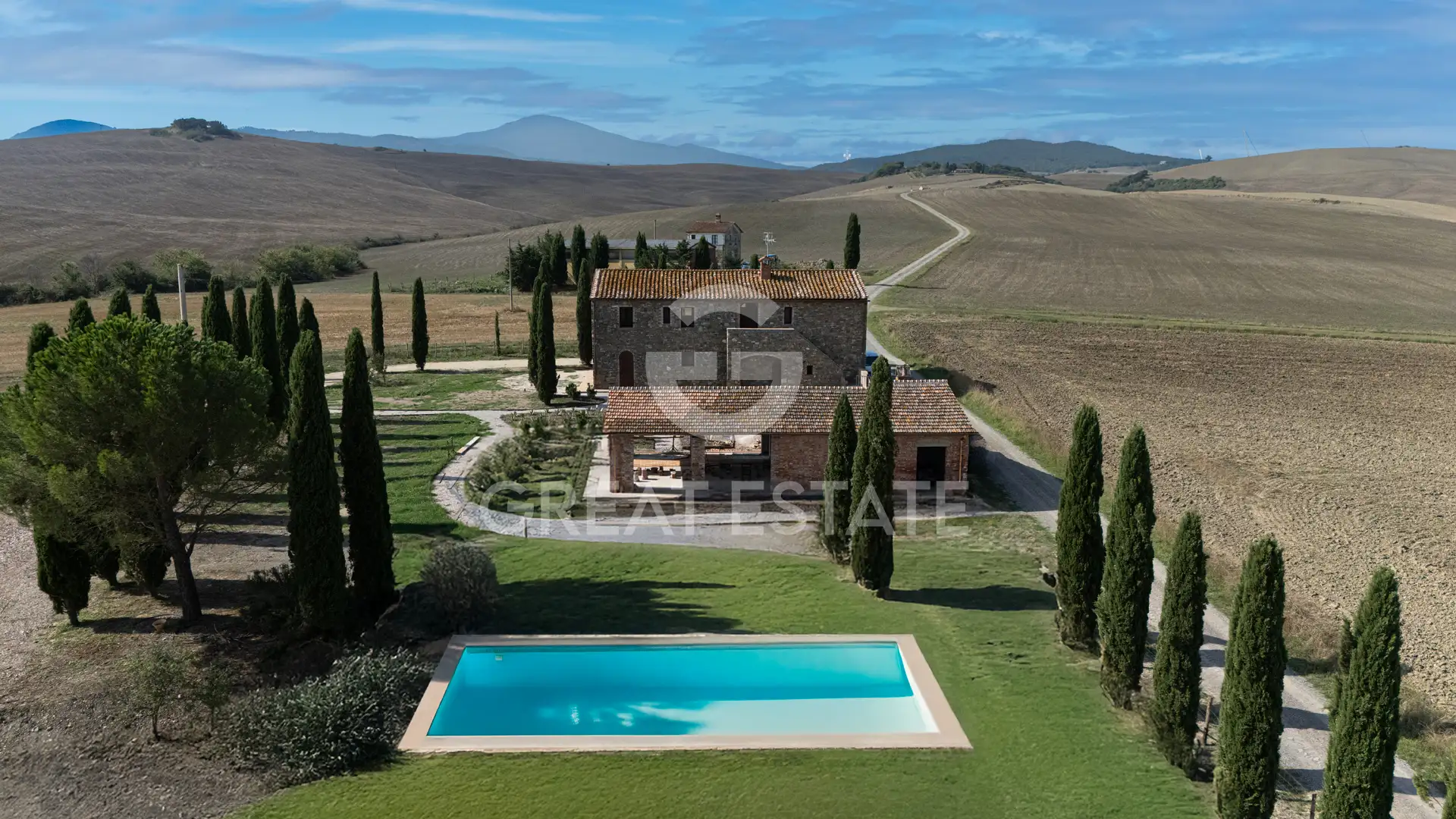 House 500m² in Italy, Siena. Priced at 1290000€ rent photo-14