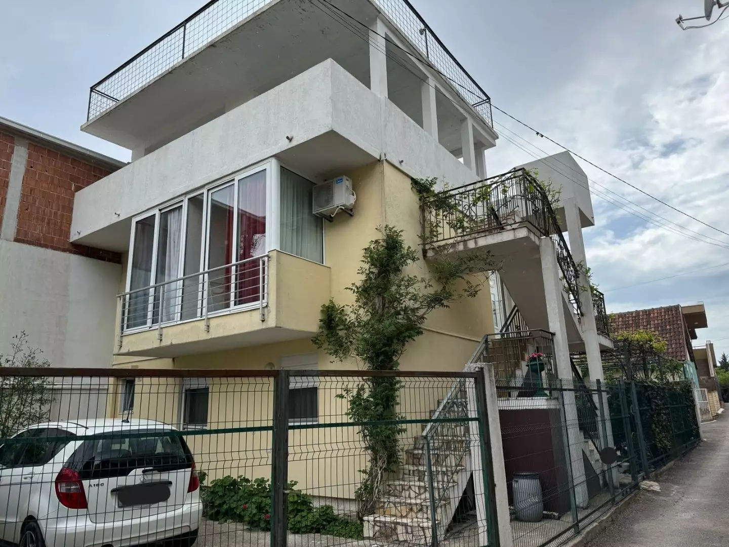House 180m² in Montenegro, Sutomore. Priced at 270000€ rent photo-3