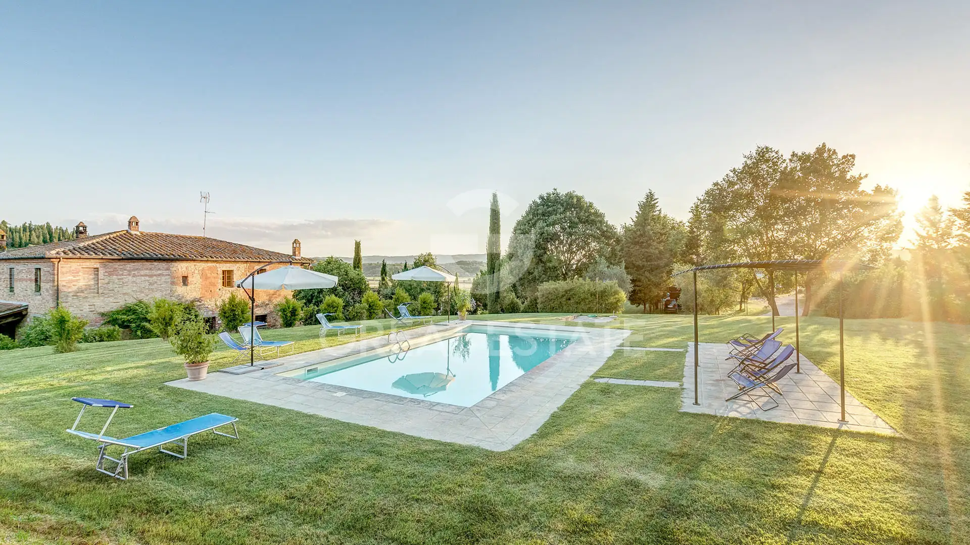 House 680m² in Italy, Arezzo. Priced at 1900000€ rent photo-5