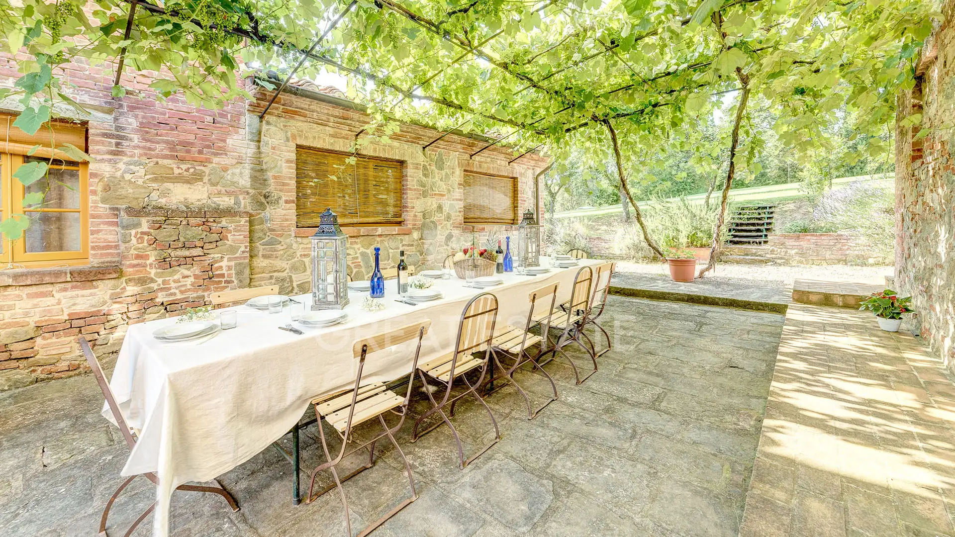 House 680m² in Italy, Arezzo. Priced at 1900000€ rent photo-13