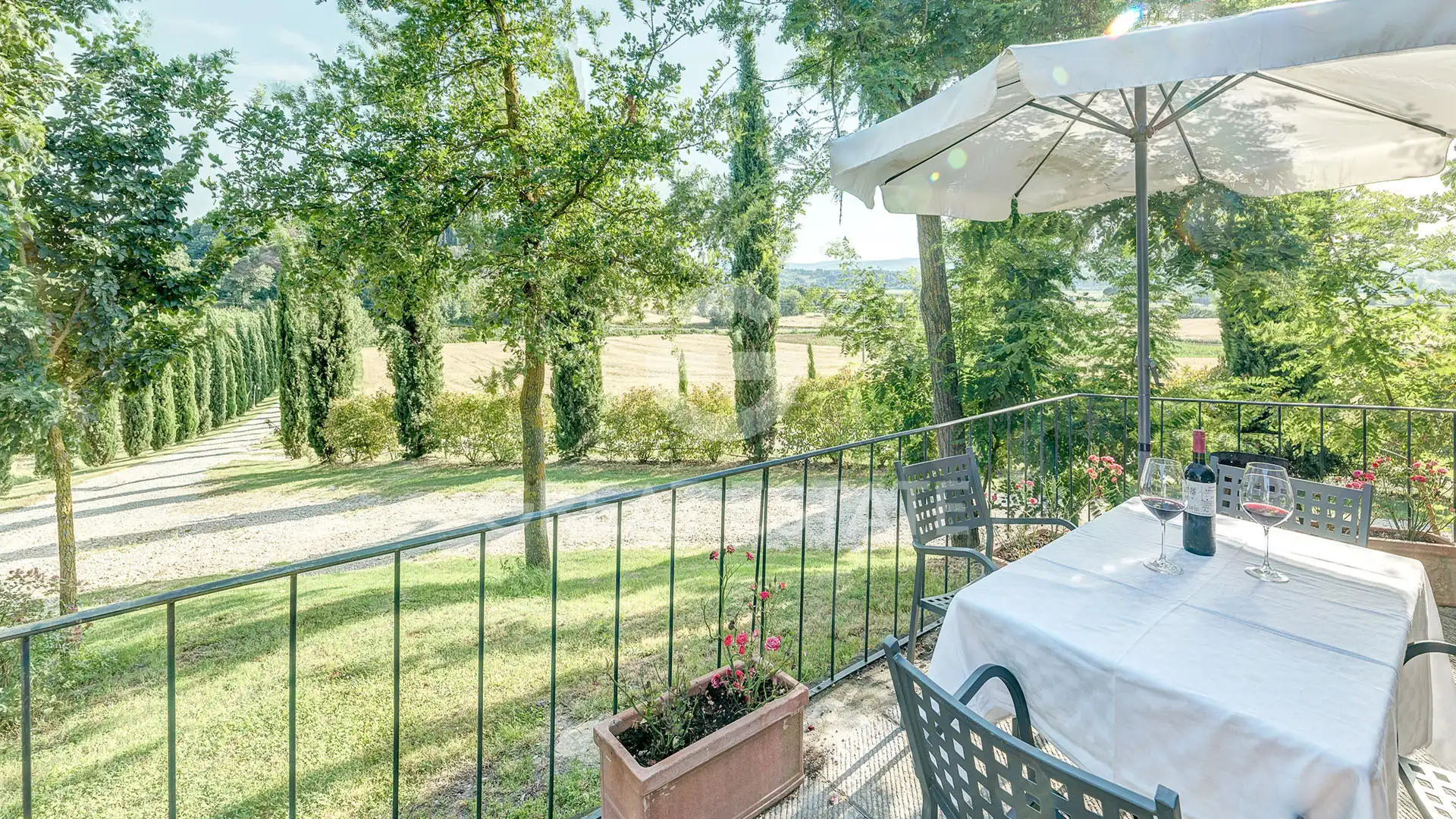 House 680m² in Italy, Arezzo. Priced at 1900000€ rent photo-15