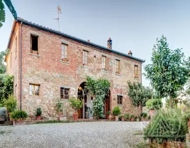 Buy in Italy for 1900000€