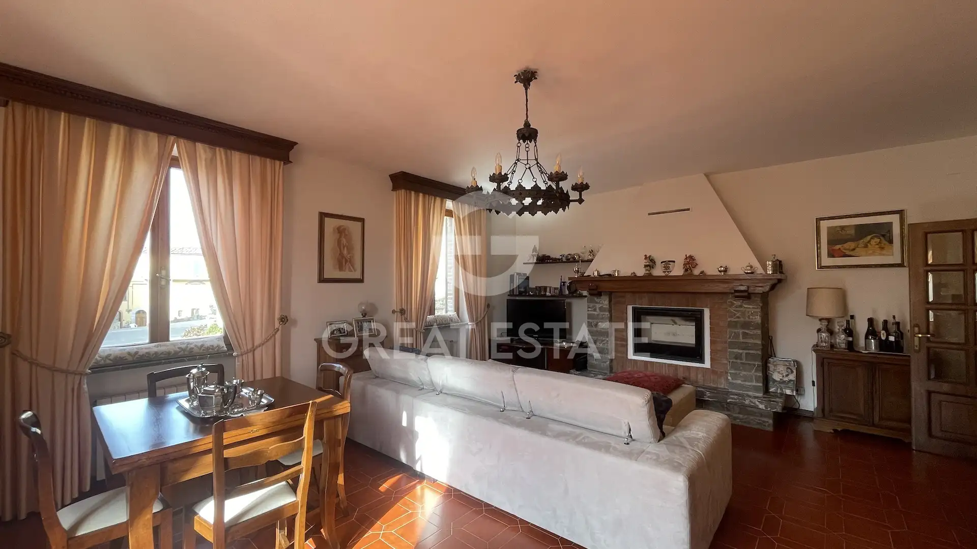 Flat 330m² in Italy, Siena. Priced at 420000€ rent photo-3
