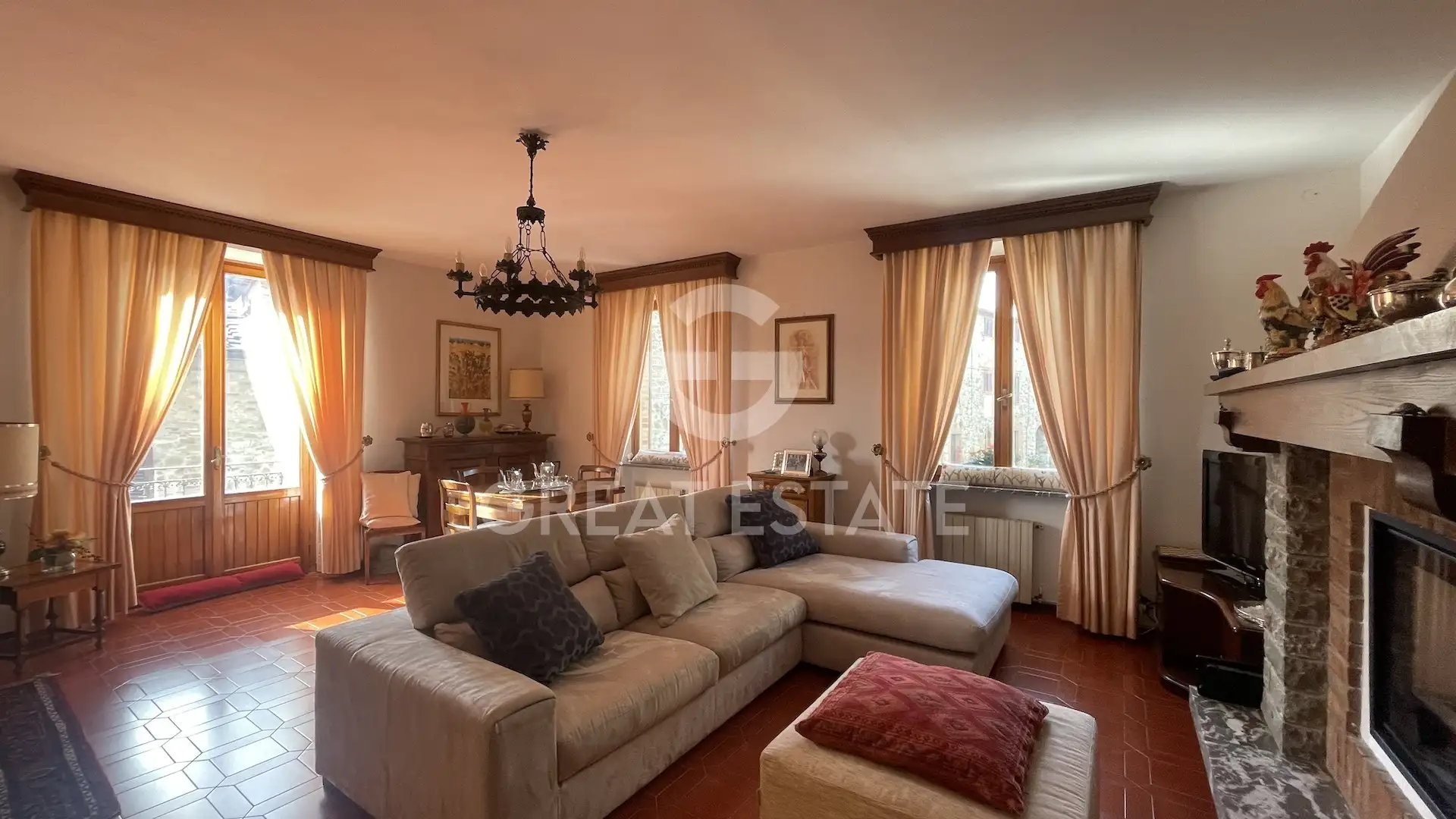 Flat 330m² in Italy, Siena. Priced at 420000€ rent photo-4