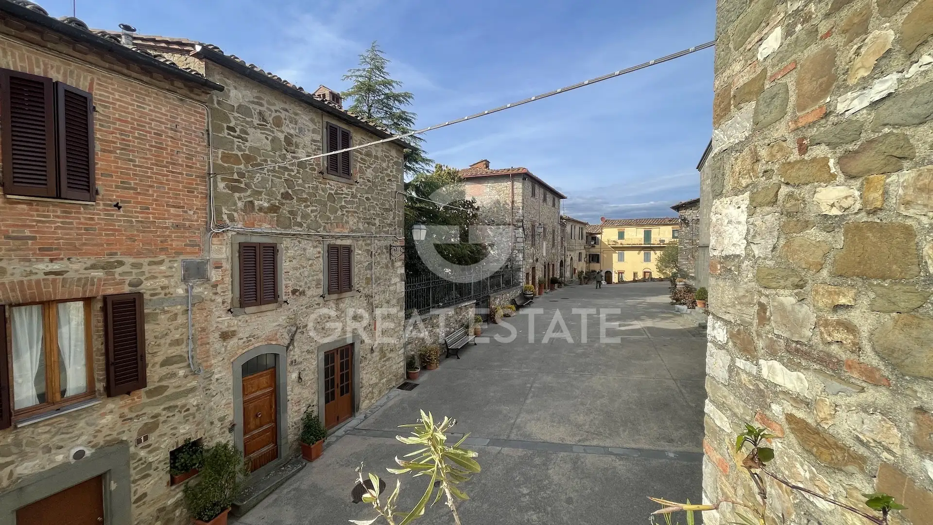 Flat 330m² in Italy, Siena. Priced at 420000€ rent photo-15
