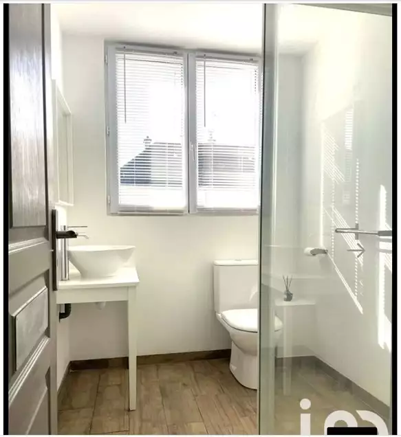 Flat 53m² in France, Loire. Priced at 165000€ rent photo-3