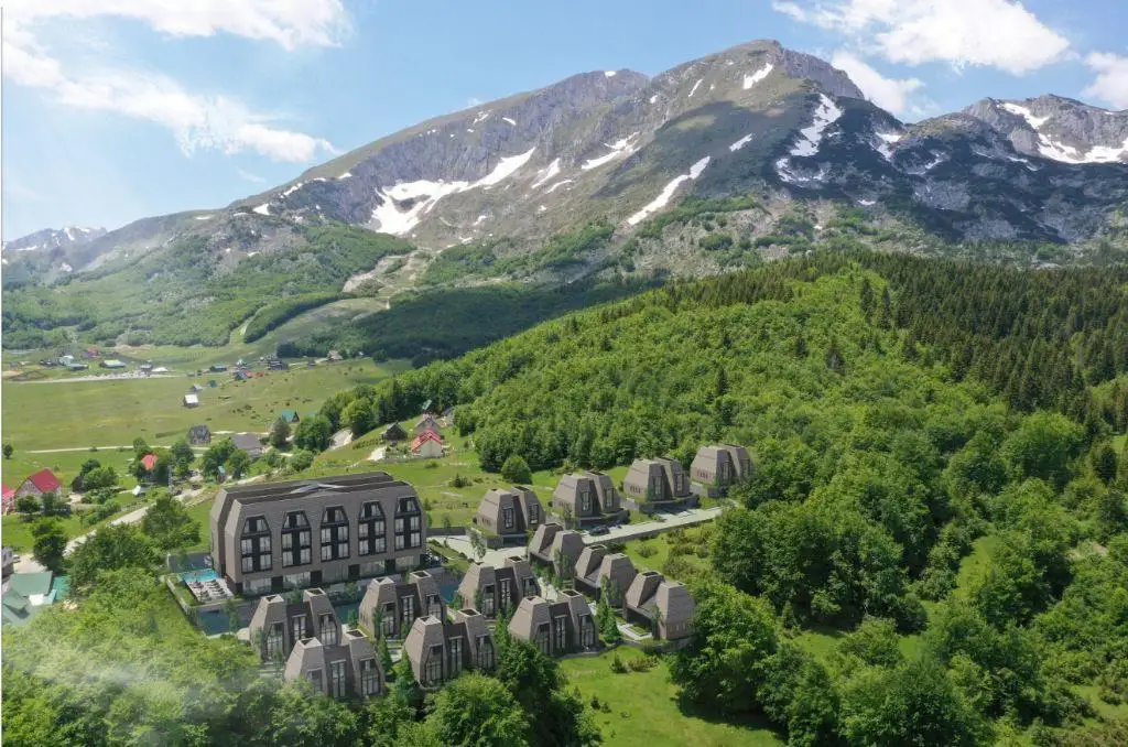 Land 10261m² in Montenegro, Zabljak. Priced at 2565250€ rent photo-2