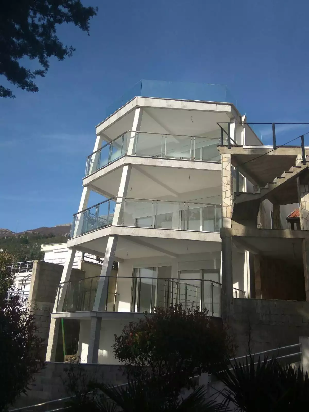 House 290m² in Montenegro, Dobra Voda. Priced at 425000€ rent photo-2