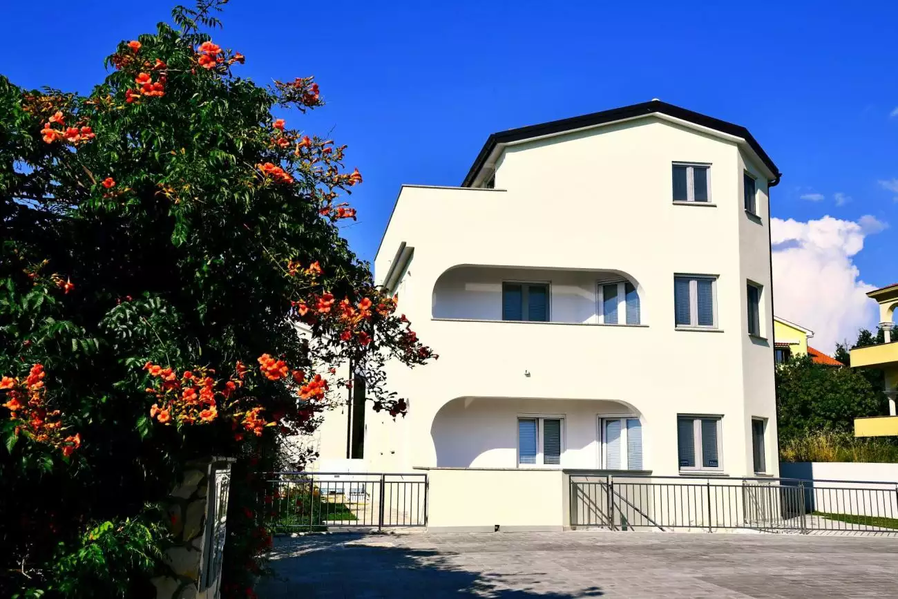 Hotels 456m² in Croatia, Malinska. Priced at 1200000€ rent photo-2