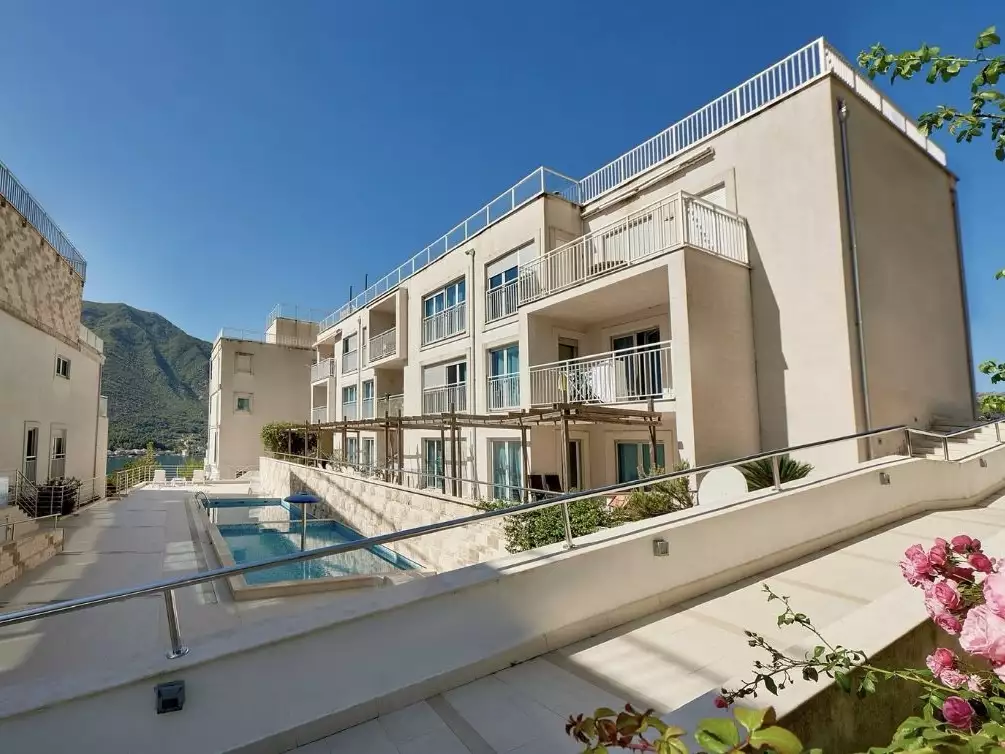Flat 75m² in Montenegro, Dobrota. Priced at 245000€ rent photo-1