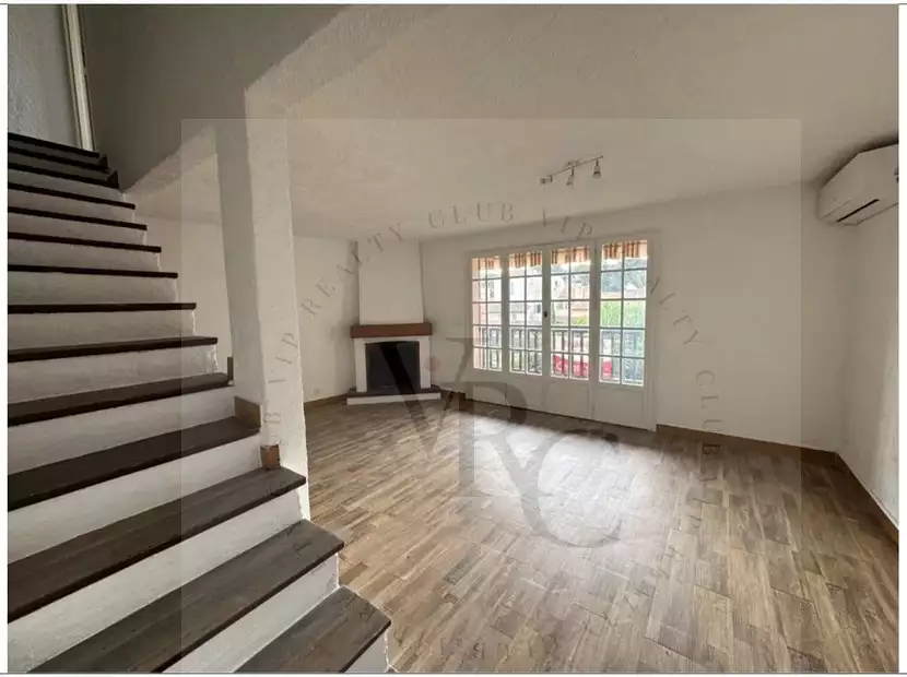 Duplex 70m² in France, Saint-Rafael. Priced at 295000€ rent photo-1