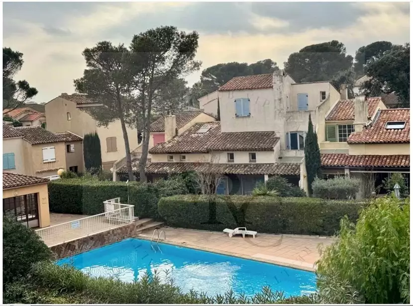 Duplex 70m² in France, Saint-Rafael. Priced at 295000€ rent photo-2