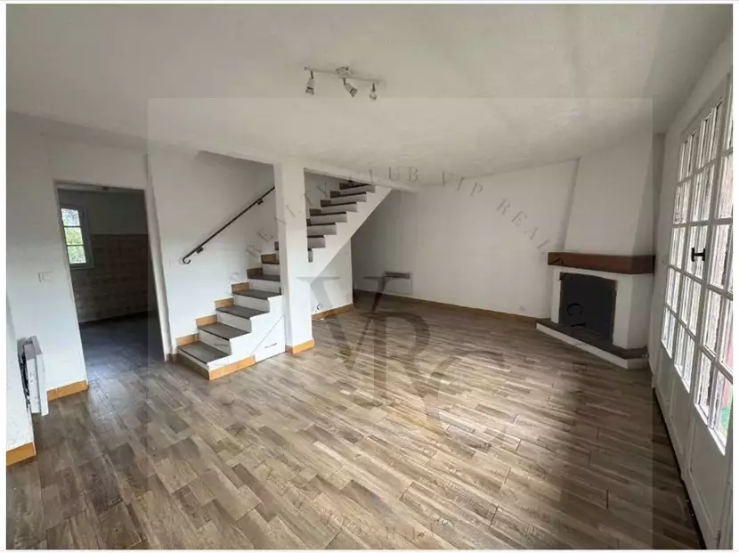 Duplex 70m² in France, Saint-Rafael. Priced at 295000€ rent photo-4