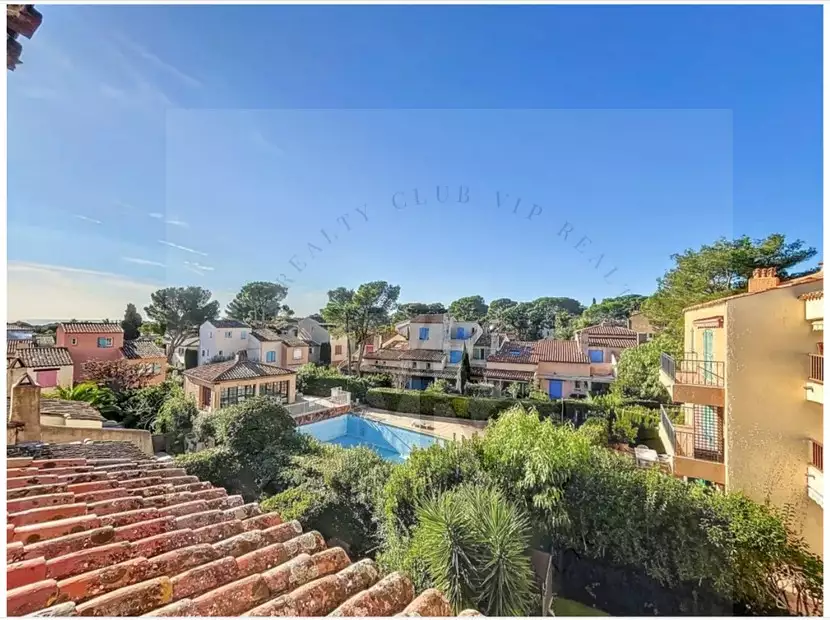 Duplex 70m² in France, Saint-Rafael. Priced at 295000€ rent photo-12