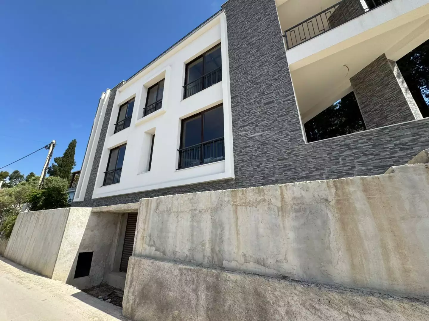 House 338m² in Montenegro, Bar. Priced at 350000€ rent photo-1