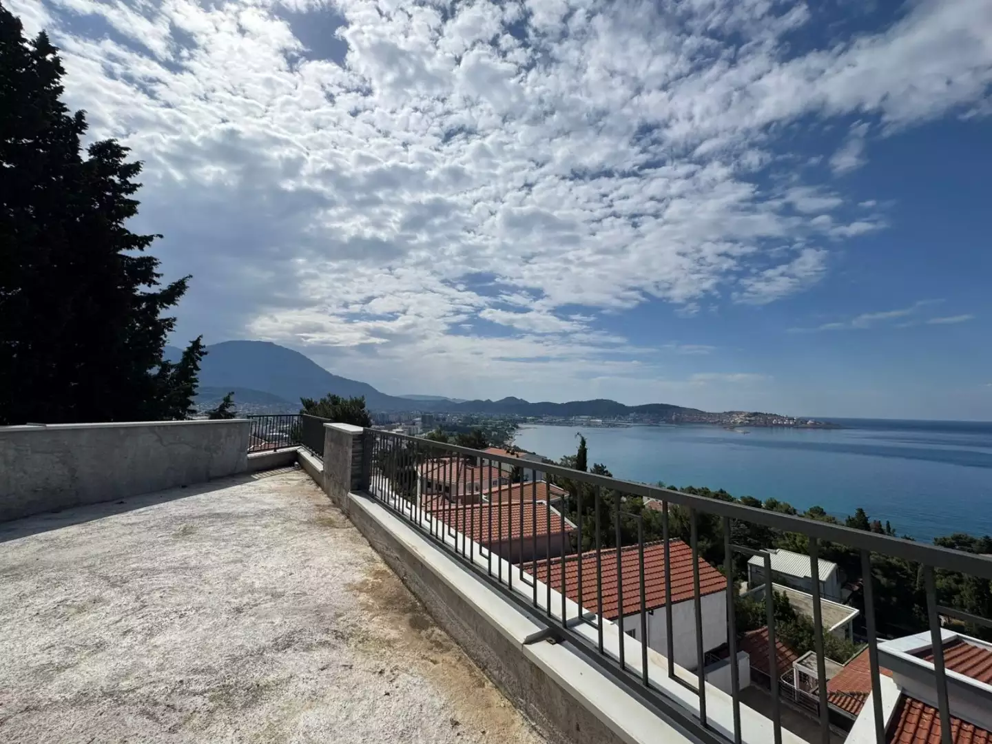 House 338m² in Montenegro, Bar. Priced at 350000€ rent photo-24
