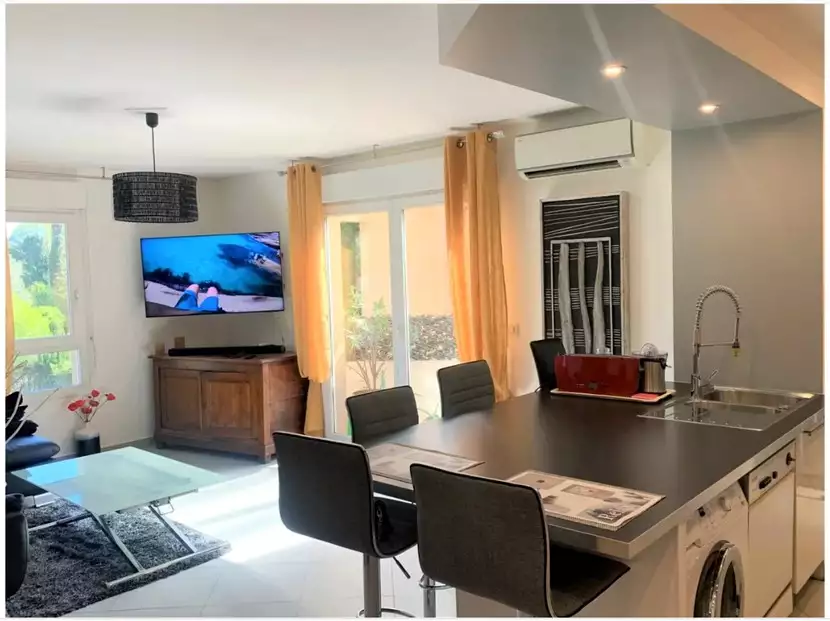 Flat 67m² in France, Cannes. Priced at 295000€ rent photo-1